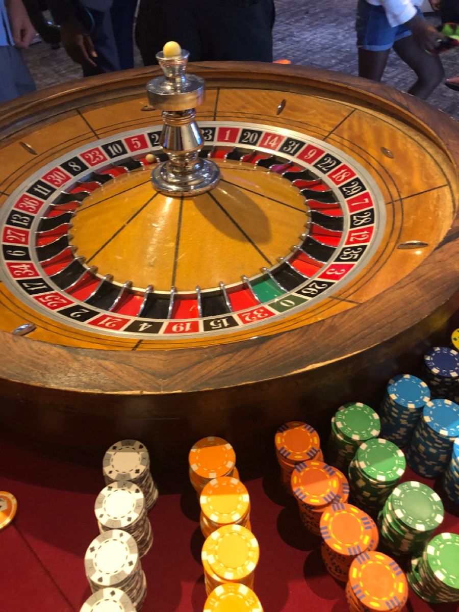 Jackpot Wins کھلاڑیوں کے لیے لائیو کیسینو سیکشن